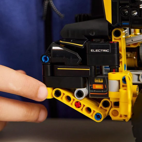LEGO Technic Volvo L120 Electric Wiellader - 42209 - Image 3