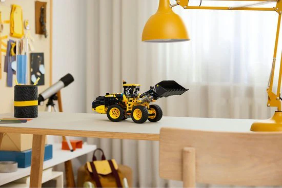 LEGO Technic Volvo L120 Electric Wiellader - 42209 - Image 7